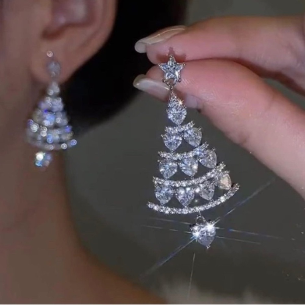 Beautiful Rhinestone Christmas 🎄Earrings - Picture 4 of 6